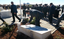 Urfa'da 18 Mart Çelenk bırakılmasıyla başladı