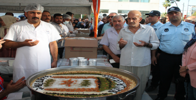Urfa'da 20 Bin Kişiye Aşure Dağıtıldı