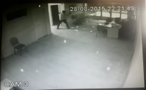 Urfa'da AK parti ilçe binasına saldırı anı