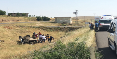 Urfa'da Araç Şarampole Devrildi, 2 Yaralı