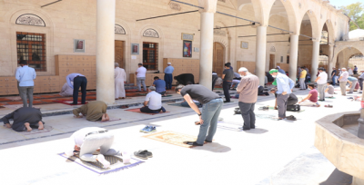 Urfa'da Cuma namazı salgın sonrası ikinci kez kılındı