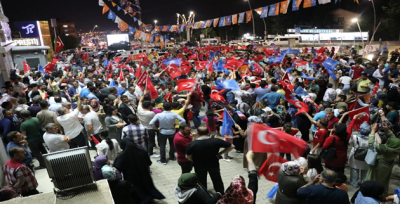 Urfa'da Davullu Halaylı Kutlama