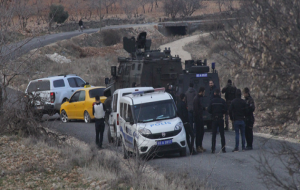 Urfa'da eşini ve çocuklarını rehin aldı