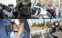 Urfa'da freni boşalan kamyon 4 aracı altına aldı