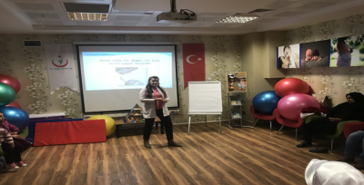 Urfa'da Gebe Okulu Uzmanlar Tarafından Bilinçlendiriliyor