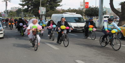 Urfa'da Gelinli Damatlı Bisiklet Konvoyu