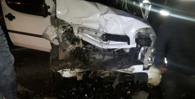  Urfa'da hafif ticari araç ile otomobil çarpıştı, yaralı