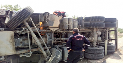 Urfa'da Hafriyat Kamyonu Devrildi! 1 Yaralı