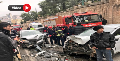 Urfa'da İki Otomobil Çarpıştı, 2 Yaralı