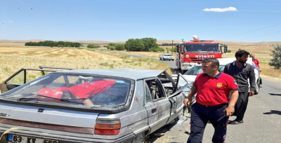 Urfa'da iki otomobil kafa kafaya çarpıştı, 5 yaralı