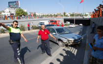 Urfa'da iki otomobil çarpıştı
