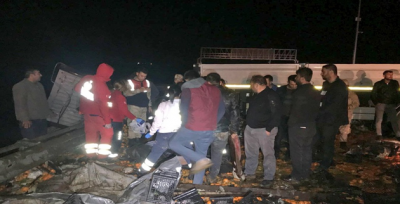 Urfa'da iki tır çarpıştı, 2 ölü, 1 yaralı