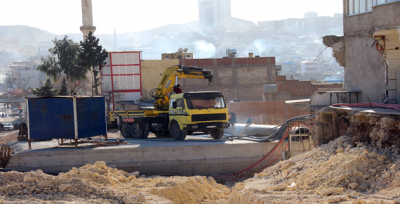 Urfa'da İş Makinesi Elektriği Kesti