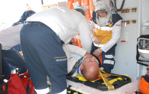 Urfa'da kamyon polise çarpıp kaçtı