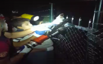 Urfa'da küçük çocuğun eli demire saplandı