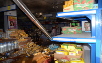 Urfa'da market ateşe verildi