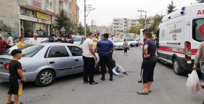 Urfa'da motosiklet otomobile çarptı