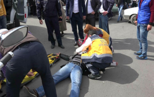 Urfa'da motosiklet otomobili çarptı, 1 yaralı