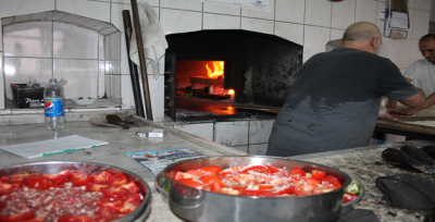 Urfa'da ocak önünde oruç tutuyorlar