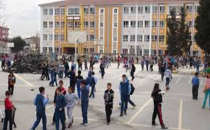 Urfa'da öğrenciler müdür yardımcısını darp etti