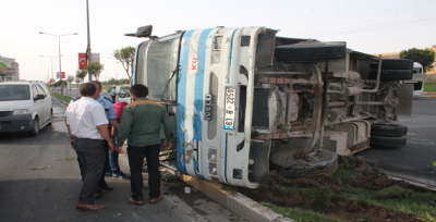 Urfa'da Otobüs Devrildi 2 Yaralı