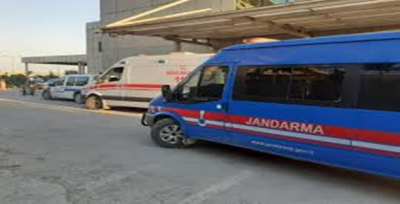 Urfa'da otomobil bariyerlere çarptı, 4 yaralı