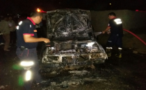 Urfa'da otomobil kül oldu