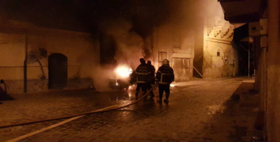 Urfa'da Park Halindeki Otomobil Alev Alev Yandı