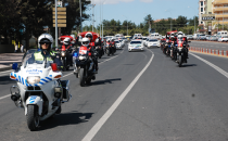 Urfa'da Polis gününde araçlar siren eşliğinde kent turu yaptı