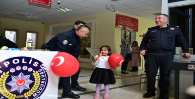 Urfa'da polislerden 'farklı' karşılama!