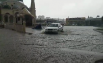 Urfa'da sağanak yağış hayatı olumsuz etkiledi