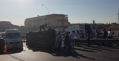 Urfa'da Servis Minibüsü Devrildi, 10 Yaralı