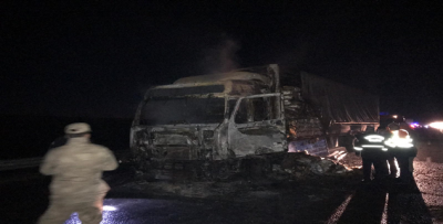 Urfa'da Seyir Halindeki Tır Yandı