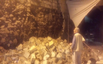 Urfa'da tarihi binanın davarı yıkıldı