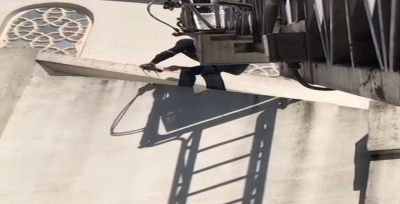 Urfa'da Tellere Takılı Kalan Kuşu İtfaiye Kurtardı