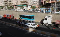 Urfa'da tır halk otobüsüyle çarpıştı