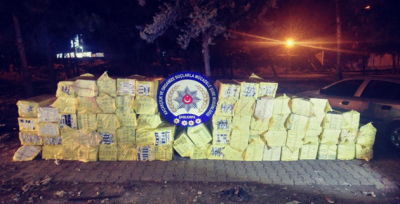 Urfa'da tırın dorsesine gizlenmiş 33 bin paket kaçak sigara ele geçirildi