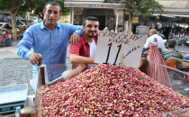 Urfa'da ürün bolluğu fiyatları düşürdü