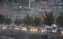 Urfa'da uzun araç kuyrukları oluştu