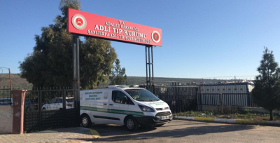 Urfa'da vatandaşlar camide pencereye iple asılı bir erkek cesedi buldu