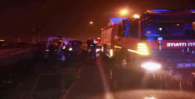 Urfa'da Yağış Nedeniyle Kayganlaşan Yolda Kamyonet Devrildi