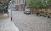 Urfa'da yağmur vatandaşları hazırlıksız yakalandı