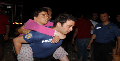 Urfa'da Yangında Mahsur Kalan 17 Engelliyi Polisler Kurtardı