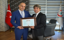 Urfa'da Yılın Doktoru Ödülü  Dr. Ali Hızır Arpat'ın