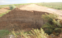 Urfa'da yol çöktü