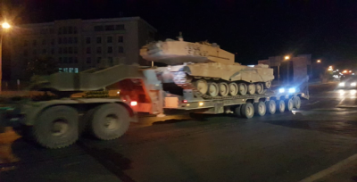 Urfa'dan Akçakale Sınırına Tank Sevkiyatı