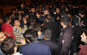 Urfalı Gencin Suriyeli Olduğu Söylentisi Vatandaşları Meydana Döktü