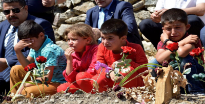 Urfalı Öğrenciler Şehit Öğretmenin Mezarında Gözyaşı Döktü