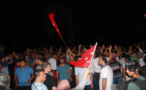 Urfalılar Tugayın önünde toplandı