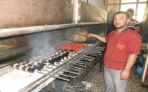 Urfa'nın meşhur patlıcanlı kebabı sofralarda